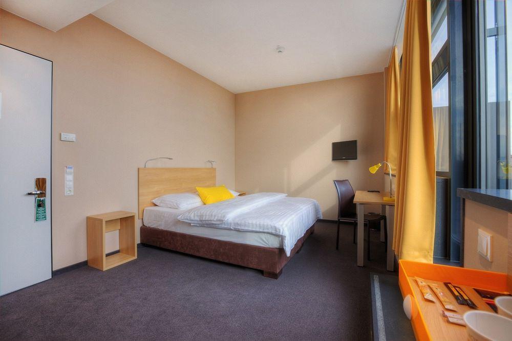 B&B Hotel Muenchen-Moosach 外观 照片